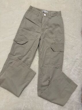 Zara Women’s Cargo Pants in Light Beige
